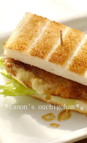 チーズカツレツの絶品バタぽんホットサンド