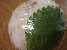 梅おかかチーズのおにぎり