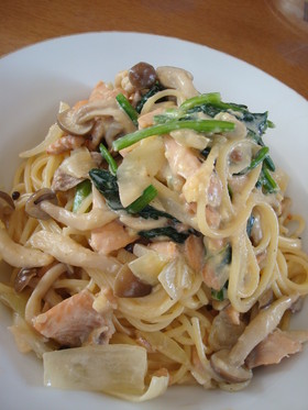 秋鮭としめじの豆乳クリームパスタ