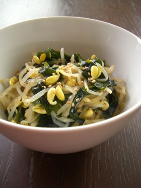 簡単☆豆もやしとワカメのナムル