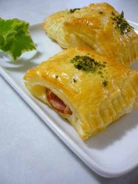 簡単❤チーズとサラミのパイ