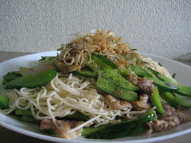胡瓜と茗荷のそうめんちゃんぷるー