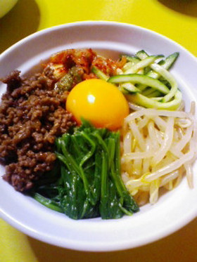 野菜たっぷり♡なんちゃってビビンバ丼!?