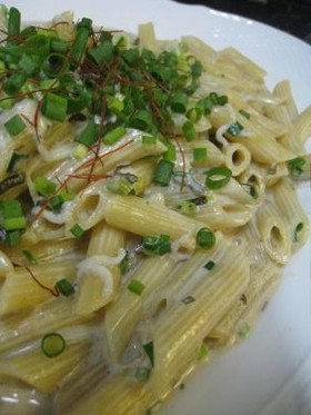 しらすと塩昆布のクリームペンネ