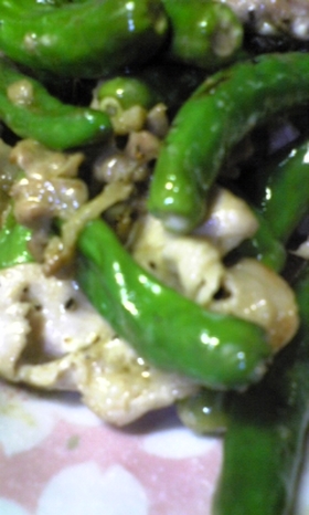簡単♪しし唐と豚肉の黒コショーマヨ炒め