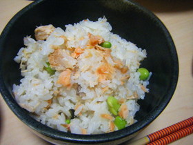 おかわりしたくなるよ♪鮭の炊き込みご飯