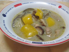 なすと鶏肉のグリーンカレー