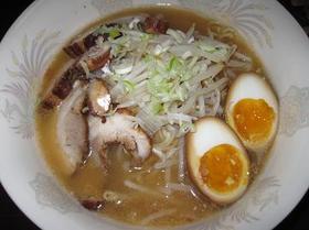 トロトロチャーシュー麺（えせ豚骨醤油味）