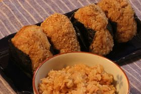 ツナの炊き込みご飯で、アレンジおにぎり！