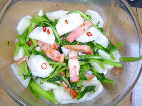 旬の野菜かぶサラダ浅漬け風ベーコン入り