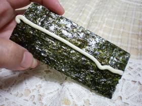 味付け海苔に一本筋のマヨネーズ