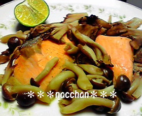 レンジで３分★鮭とキノコの包み蒸し