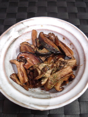 きのこの焦がしバター炒め