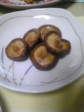 切って垂らして振って焼く。簡単しいたけ