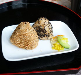 母の焼きおにぎり*ごまだらけ