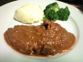 牛肉の赤ワイン煮込み