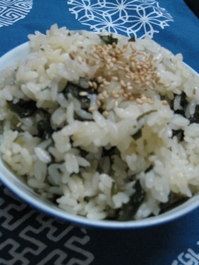 ♪わかめスープの素で炊き込みご飯♪