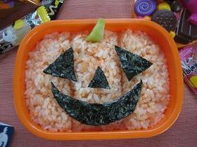 お弁当箱を大胆に使ったハロウィンごはん