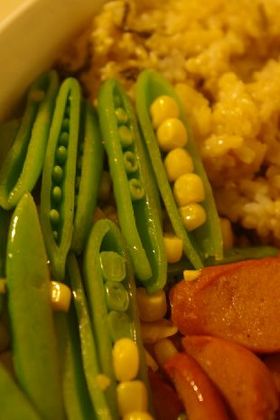 お弁当に☆えんどう豆君とコーン君のコラボ