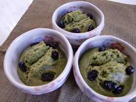 甘さ控えめ☆しぼり黒豆の抹茶蒸しパン☆