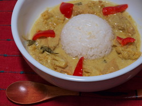 カリフラワーとチキンのイエローカレー!