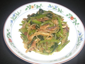Ｂ級グルメ☆いわし蒲焼缶と小松菜炒め