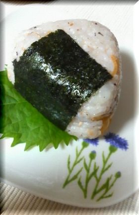 お弁当に❤コリコリたくあん梅❤おにぎり
