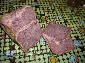 ええっつ！この色！紫芋のパン