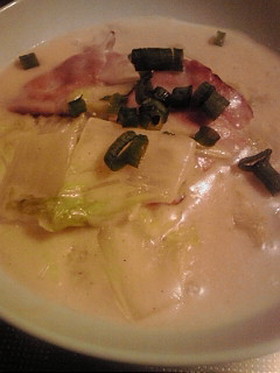 白菜とベーコンの豆乳煮。