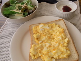 朝食たまごトースト