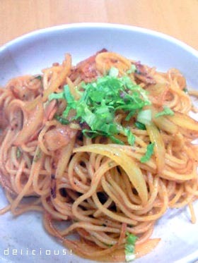 ベーコンとセロリの葉のナポリタン