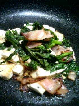 春菊・豆腐・ベーコンの炒め物