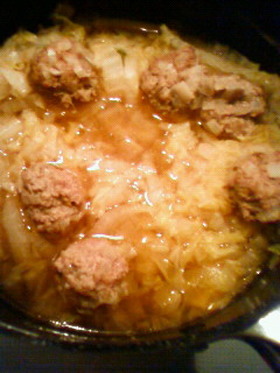 白菜と肉団子の簡単ｺﾝｿﾒｽｰﾌﾟ
