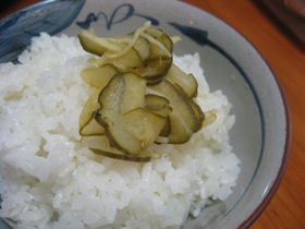 あったかご飯の即席キュウリ漬け