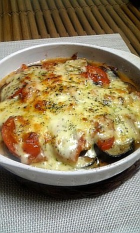 我が家の定番トマト＆ナスのチーズ焼き。。