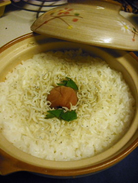 土鍋で！梅とシラスの釜飯・・・