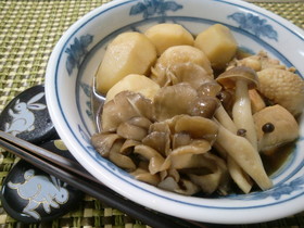 きのこたっぷり～里芋と鶏の煮物