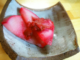 鮮やか！赤かぶの梅煮