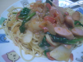 簡単☆ほうれん草と玉ねぎのトマトパスタ