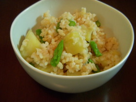 アスパラとさつまいもの玄米混ぜご飯