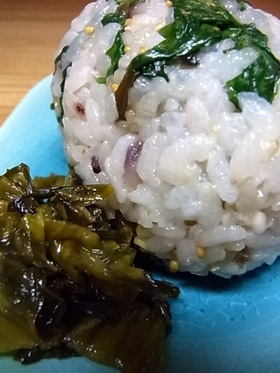 セロリの葉大量消費！ンまい、簡単おにぎり