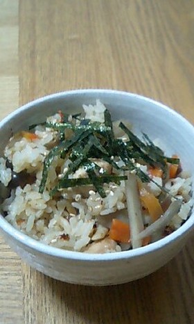 子供も大好き☆鶏とキノコの炊き込みご飯