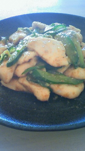 キュウリと鶏の胡麻和え炒め☆