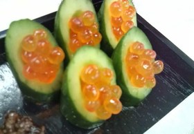 超簡単くり抜くだけ！おせち胡瓜いくら詰め